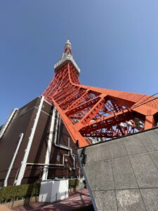 東京タワーに登ってみた。階段もあるのね。東京駅から無料水素バスも出てました。